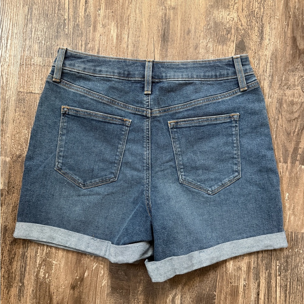 Sonoma Women's Size 12 Classic Blue Jean Shorts NWT - Picture 6 of 7